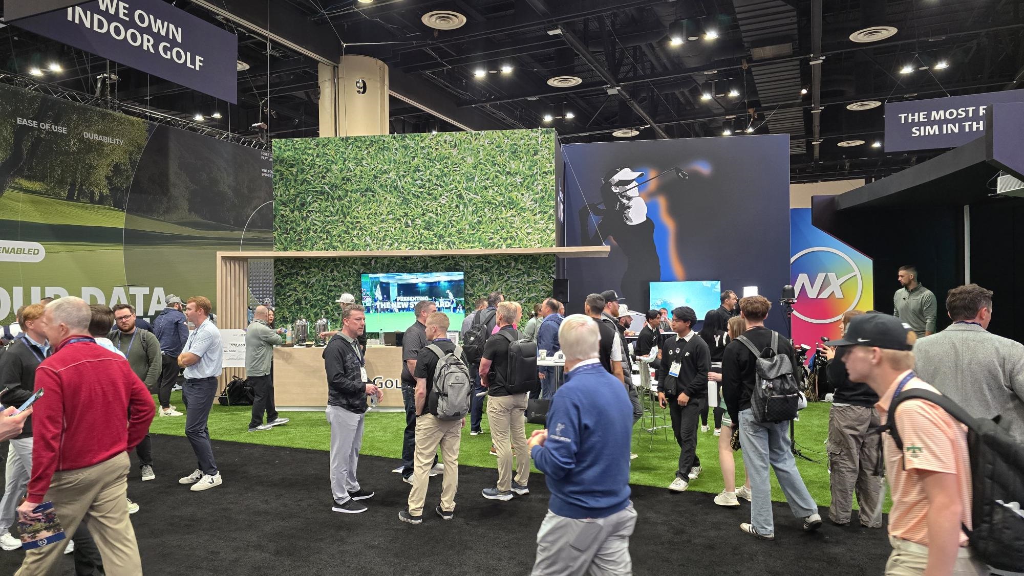 사진1. 골프존이 지난 1월 21일부터 24일까지 미국 올랜도에서 열린 `2025 PGA 쇼`에서 도심형 골프장 플랫폼 시티골프와 주력 골프 시뮬레이터 모델을 선보였다고 밝혔다..jpg