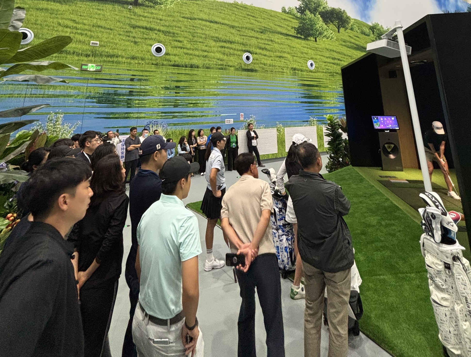 (사진2) `2025 골프존 차이나오픈` 대회에서 갤러리들의 모습.jpg