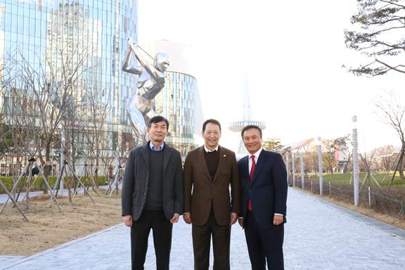 시스템 생성 대체 텍스트:
켜들 
^ 
舌~…케 
뙤&: 구 
亡구`구了-